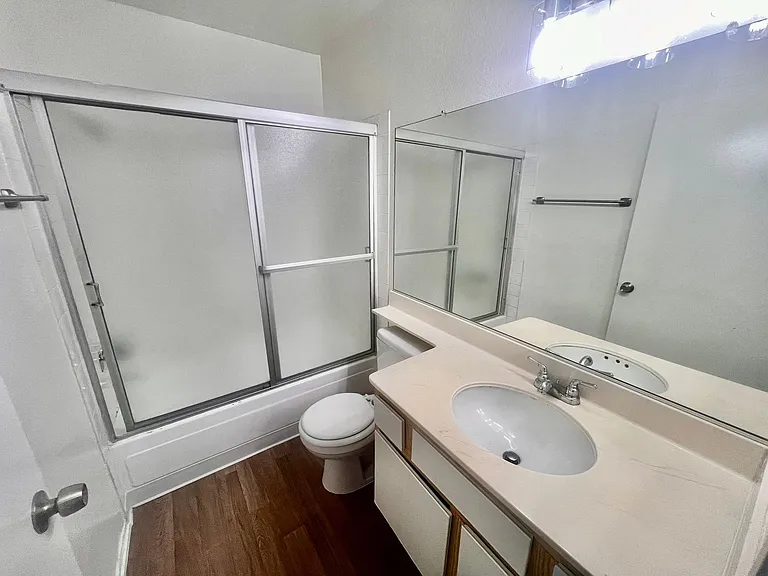Lassen Apartments — Photo 22