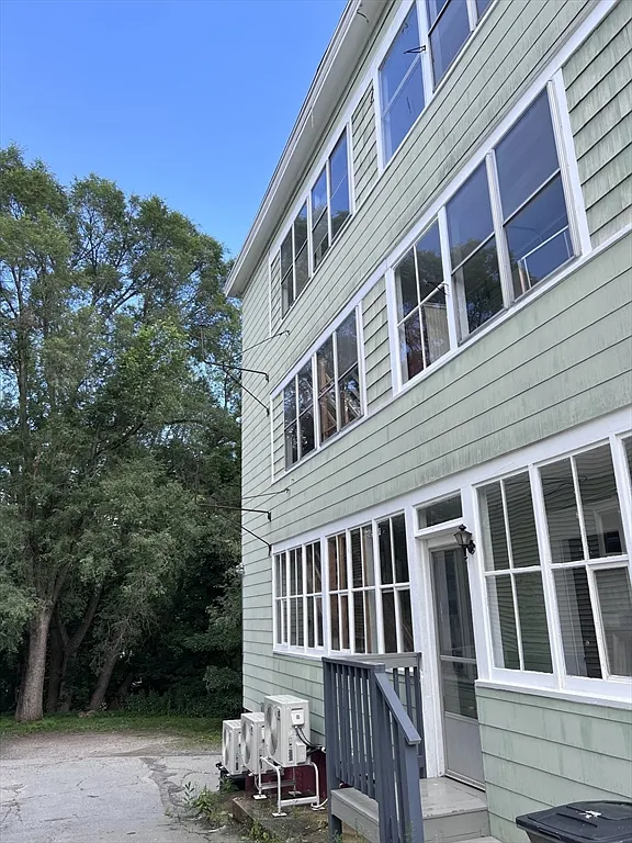 2 bed, 1.0 bath, 850 sqft, $1,700 — Photo 2
