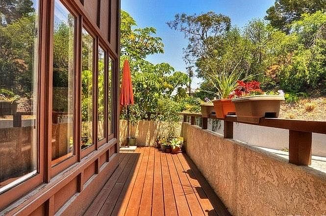 balcony(deck) weber BBQ grill included