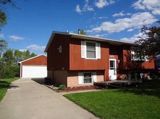 1231 Edgewood Dr, Waterloo, IA 50701