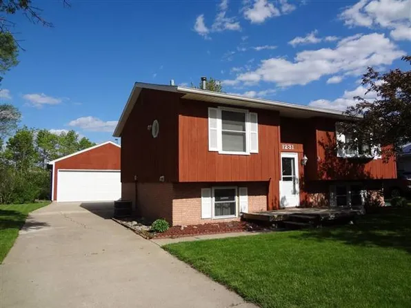 1231 Edgewood Dr, Waterloo, IA 50701