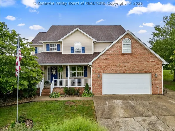 521 Overlook Dr, Hurricane, WV 25526