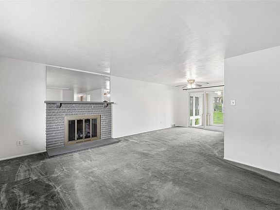 4th image of 2956 Manorview Cir