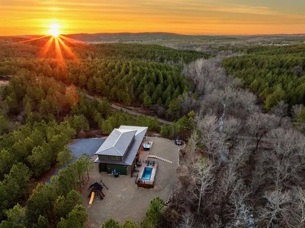 805 Woodland Bluff Trl, Broken Bow, OK 74728