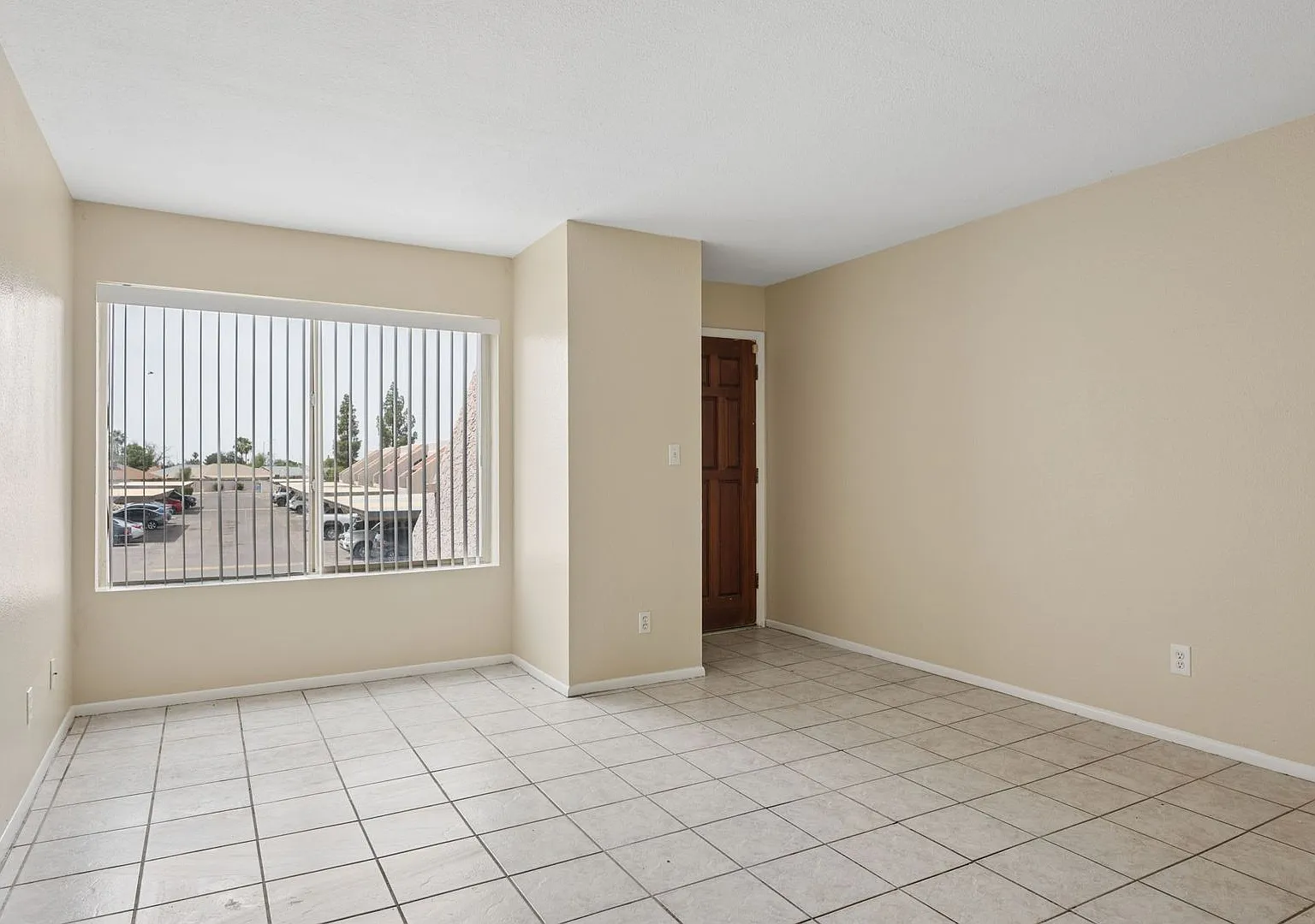 Hampton Ave #216 1927 E — Photo 1