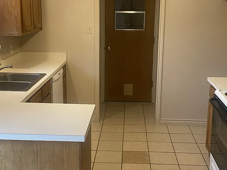 1204 Lindsey Ln #B — Photo 6