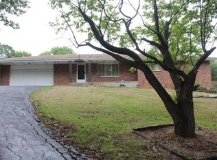 4194 Yaeger Rd, Saint Louis, MO 63129