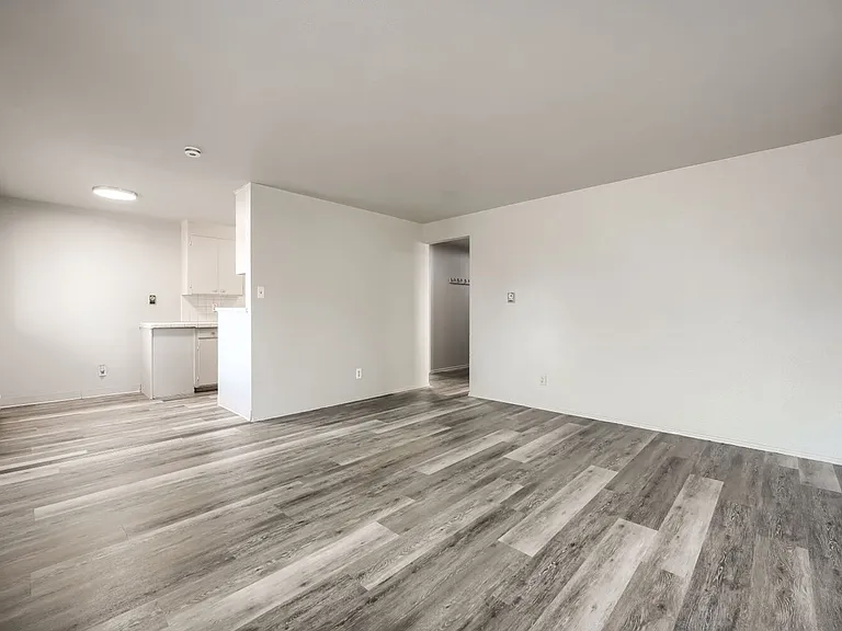 9502 Whitman — Photo 4
