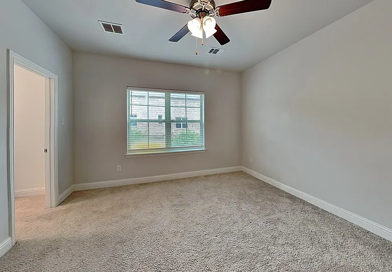 4417 Benton Ln — Photo 9