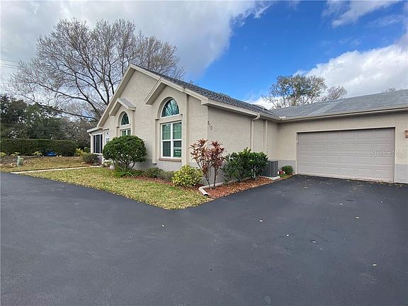 3rd image of 810 Silverthorn Ln #810
