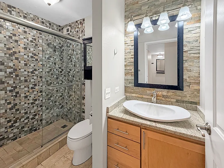 222 E Pearson St #404 — Photo 11