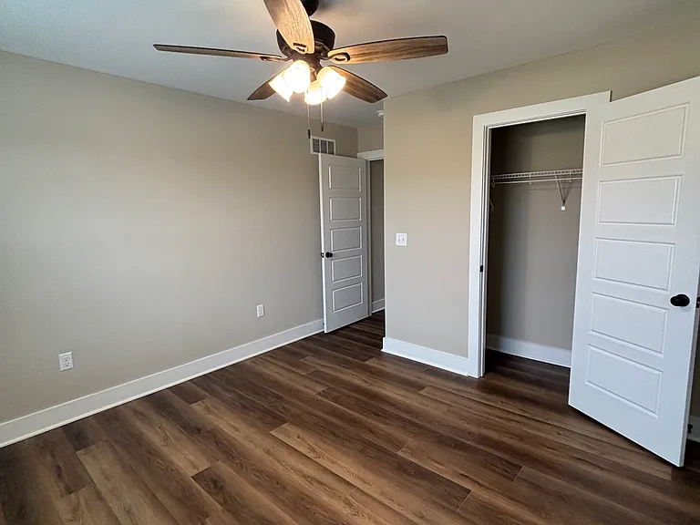 235 Brook Cv — Photo 8