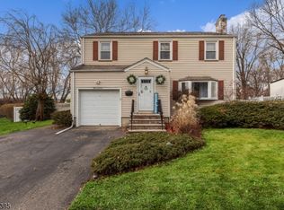 416 Ridge Rd, Cedar Grove, NJ 07009