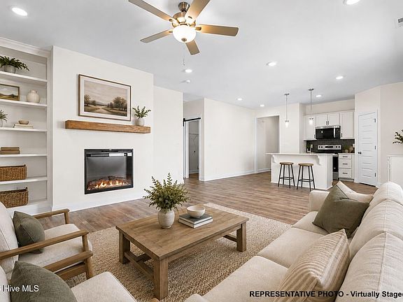 3rd image of 121 Longfield Court