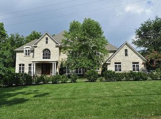 983 Spring Hill Rd, Mc Lean, VA 22102