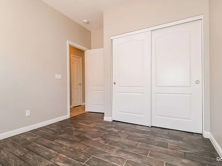 2427 S 101st Ln — Photo 11