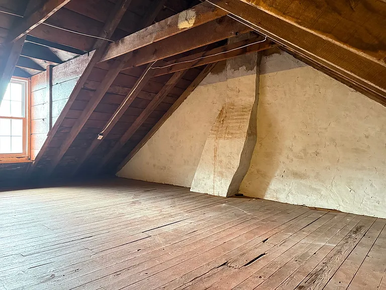 537 W. King St. — Photo 14