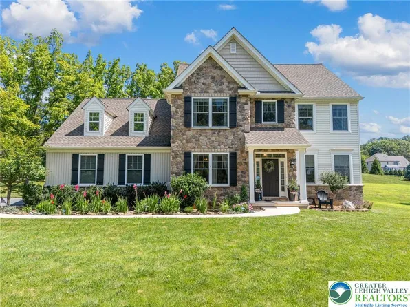 1479 Saratoga Cir, Breinigsville, PA 18031