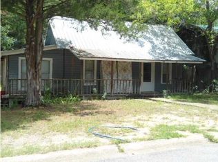 28 W Sloss Ave, Defuniak Springs, FL 32433