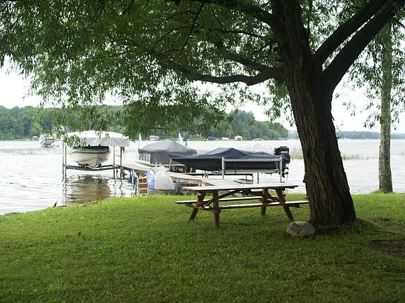 5th image of Lynn Dr