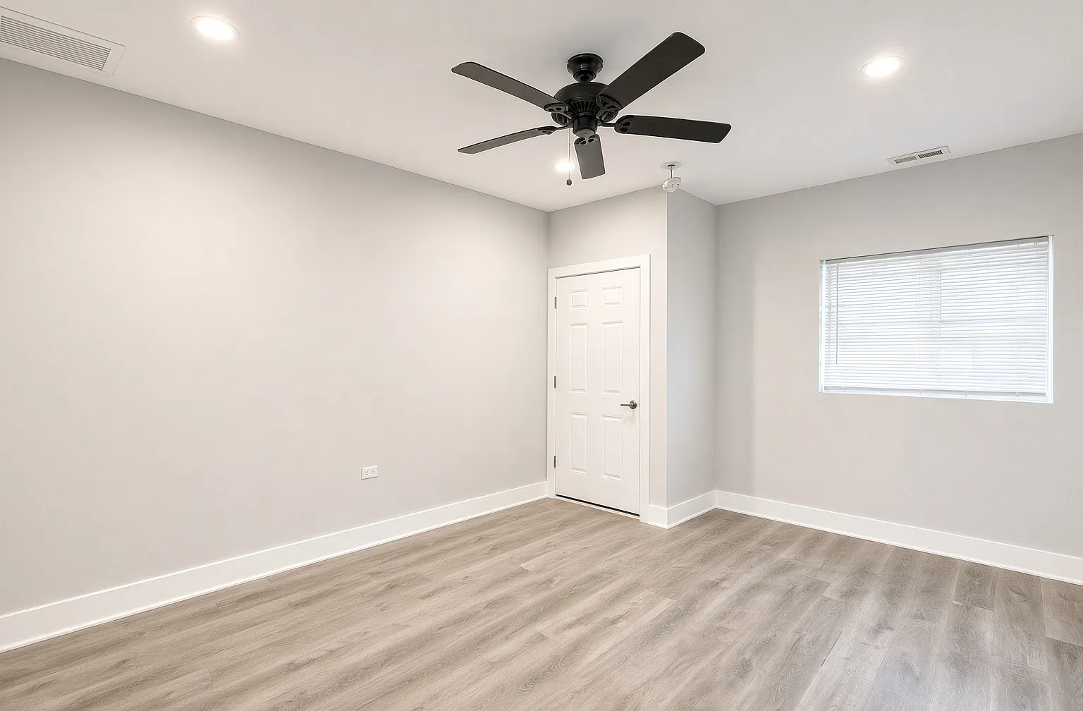 4006 N Bell Ave — Photo 3