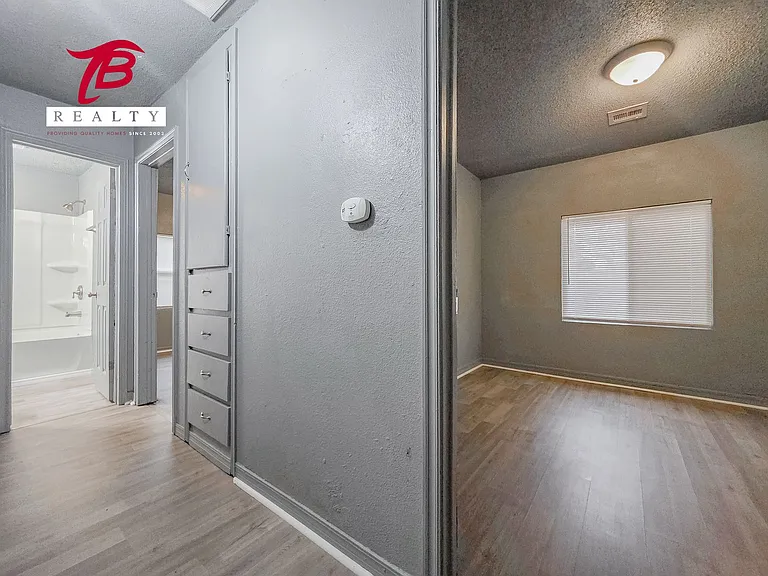 2320 NE 20th St — Photo 15