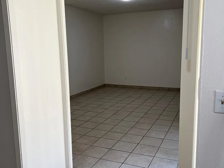 1552 N Mariposa Ave #1 — Photo 7