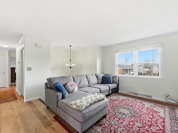 4th image of 831 Lantern Dr