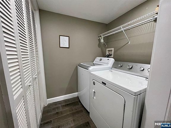 5th image of 310 E Central Blvd