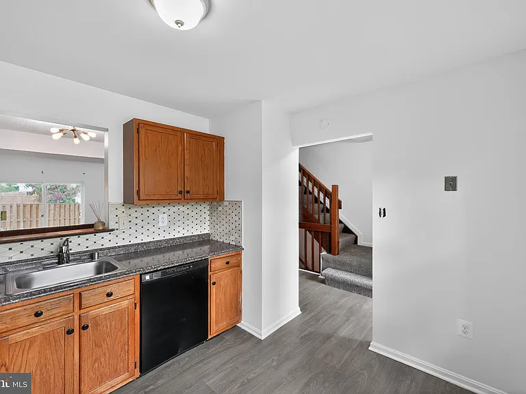 1015 Saint Michaels Dr — Photo 14