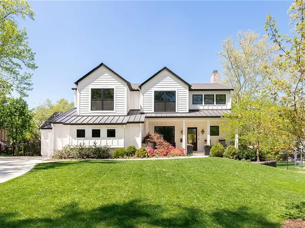 7404 Fontana St, Prairie Village, KS 66208