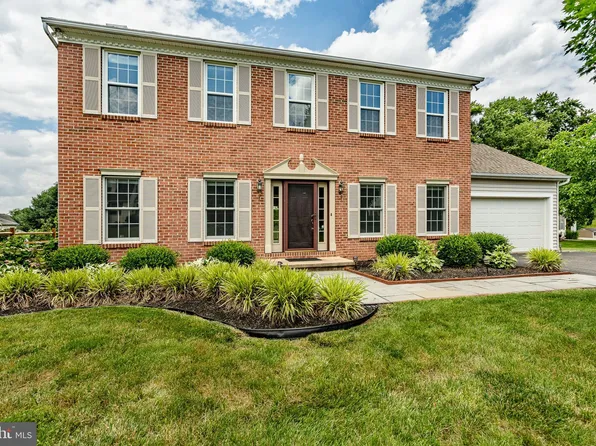 5 Sunrise Ct, West Grove, PA 19390