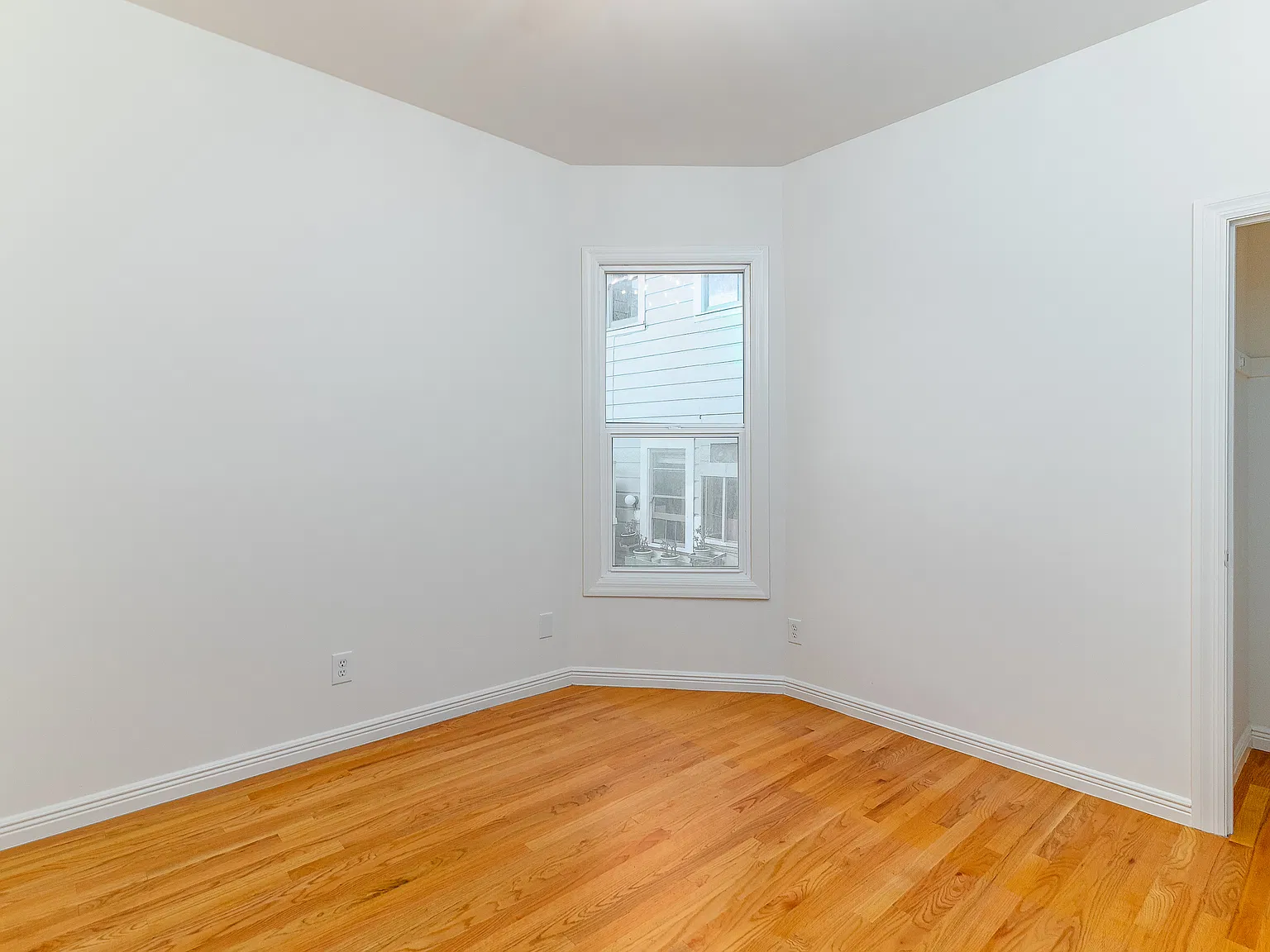 Fully Remodeled Nob Hill 3BR | In-Unit Laundry | Storage Included - Flex to 4 BR (No Living Room) — Photo 3