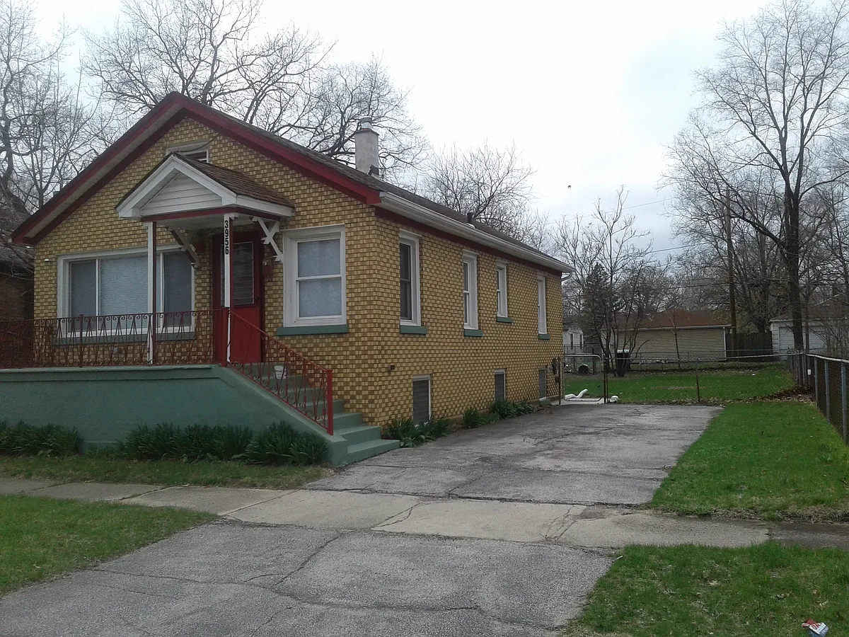 Building Photo - 3956 Monroe St