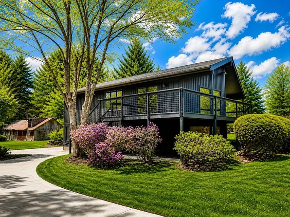 504 Skyline Trl, Chester, MA 01011