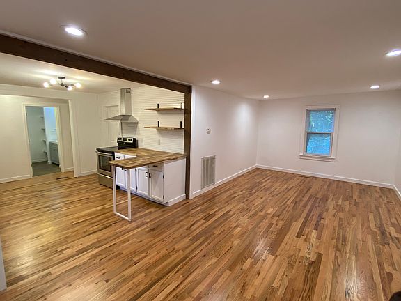 2nd image of 3003 Johnson Ln