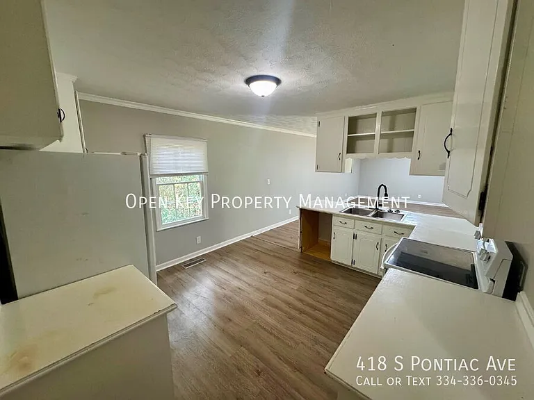 418 S Pontiac Ave — Photo 8