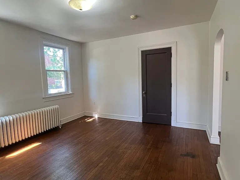 536 E Fulton St — Photo 2