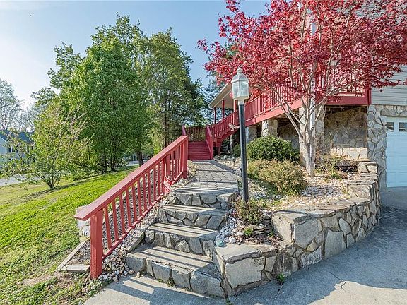 3rd image of 6004 Stone Bluff Dr