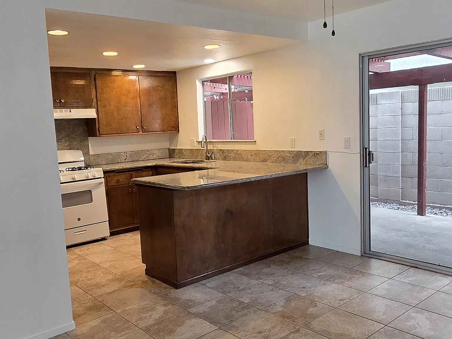 2 bed, 1.5 bath, 1200 sqft, $2,800 — Photo 4