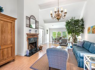 520 Hampton Rd APT 17, Southampton, NY 11968