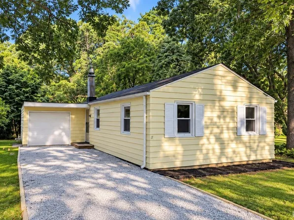 55405 Glenn Rd, South Bend, IN 46628