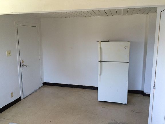 5th image of 1475 E Mound St APT 8