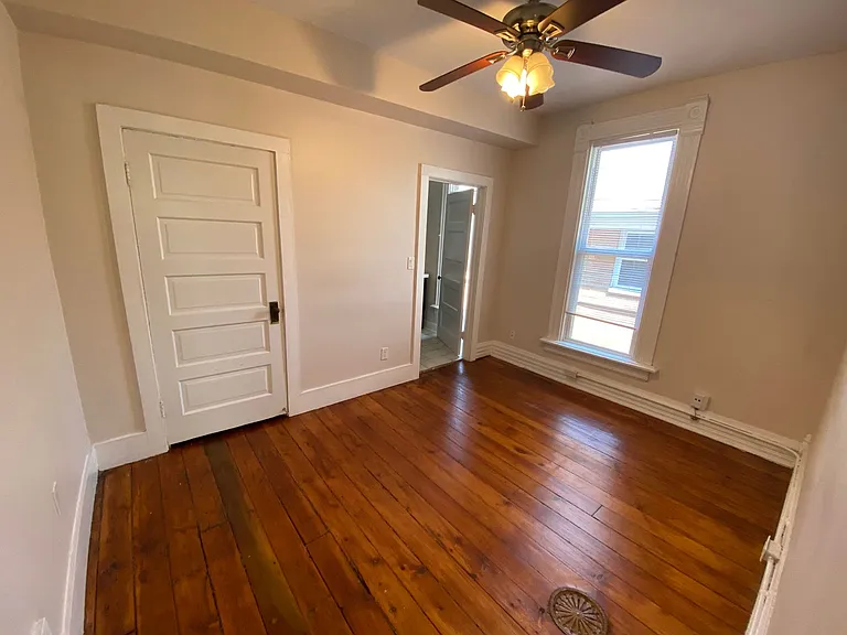 Worthington St 1445 HHR — Photo 6