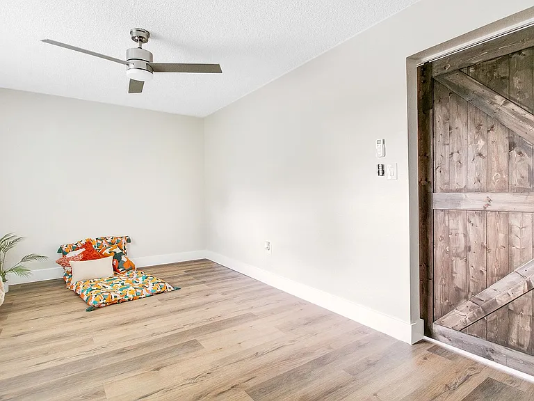 809 Weldona Ln — Photo 16