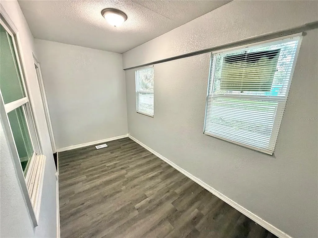 3 bed, 2.0 bath, 1550 sqft, $2,500 — Photo 2