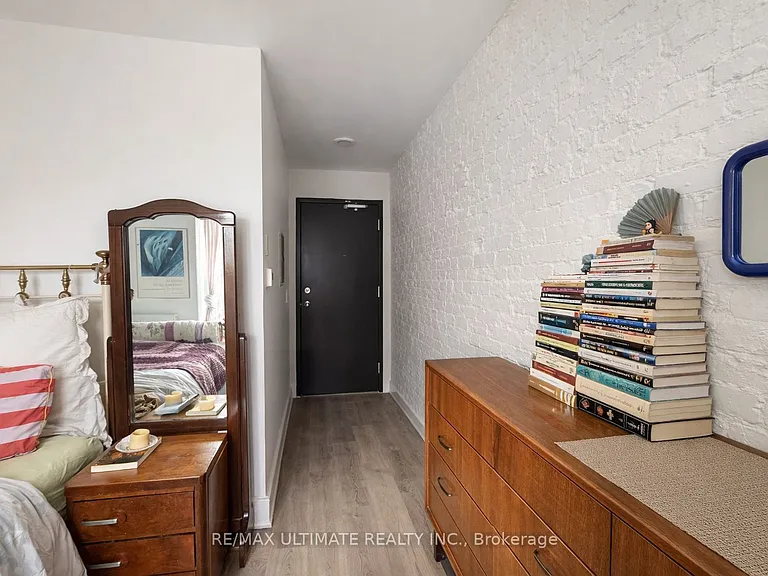 432 Saint Clarens Ave #301 — Photo 4