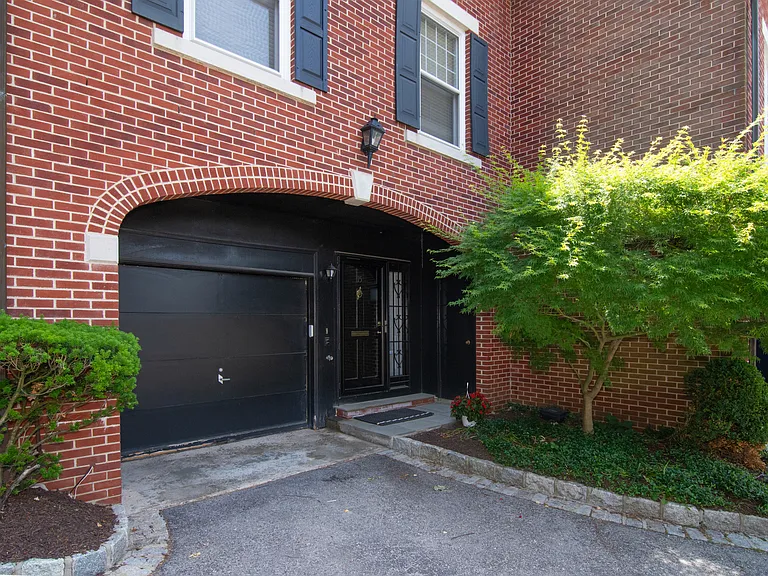 152 Broadway #15 — Photo 3
