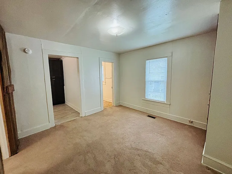 116 Lester St — Photo 6