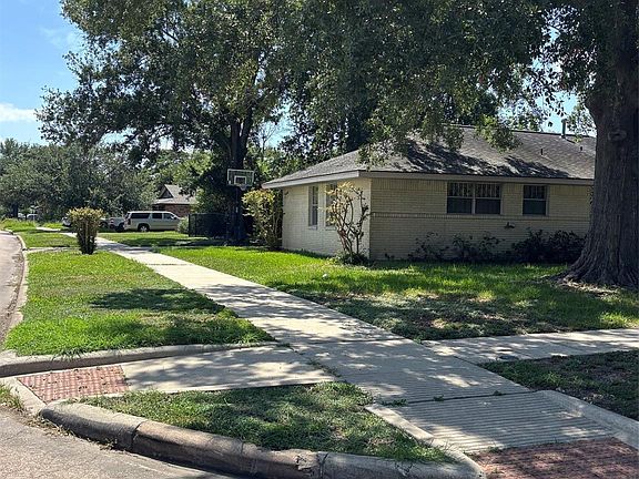 3rd image of 2342 Welk St